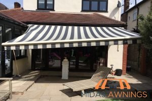 6 Warning Signs Your Awnings Are Not Properly Installed 2 sagging-or-uneven-appearance-6-warning-signs-your-awnings-are-not-properly-installed-awnings-midas-awnings-singapore