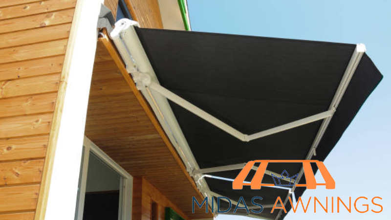 featured-what-are-the-benefits-of-installing-retractable-awning-midas-awnings-singapore