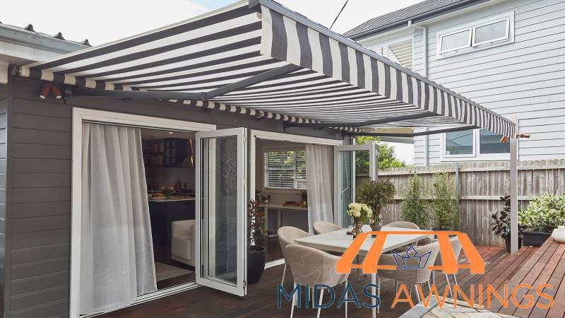 fetured-image-installed-awnings-5-different-materials-for-retractable-awnings-midas-awnings-singapore