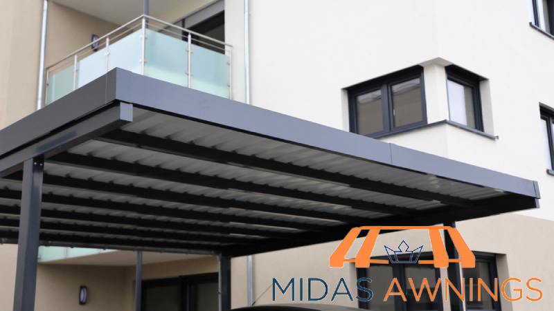 featured-image-installed-roofing-who-should-install-an-aluminium-composite-roofing-midas-awning-singapore