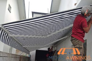team-of-experienced-installers-why-professional-awning-installation-is-the-best-choice-for-singapore-homes-awnings-midas-awnings-singapore