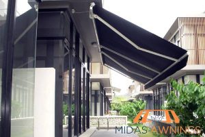 walkways-retractable-awnings-in-singapore-a-complete-buyers-guide-retractable-awnings-midas-awnings-singapore