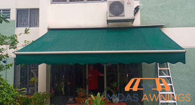 retractable-awning-replacement-services-midas-awnings-singapore-landed-newton_1